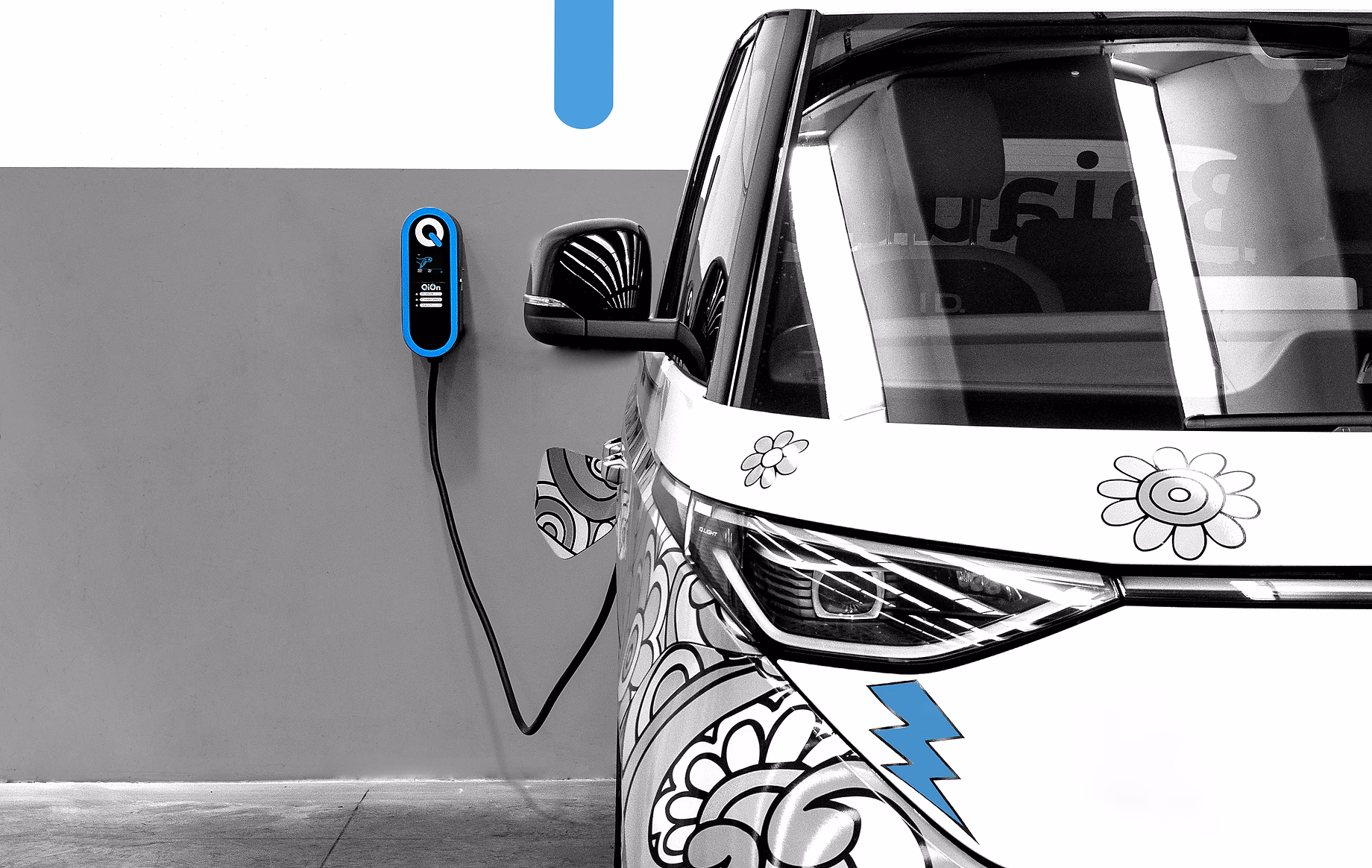 QiOn Q professional AC wall‑mounted charger